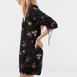 Floral Tie-Sleeved Express Dress
